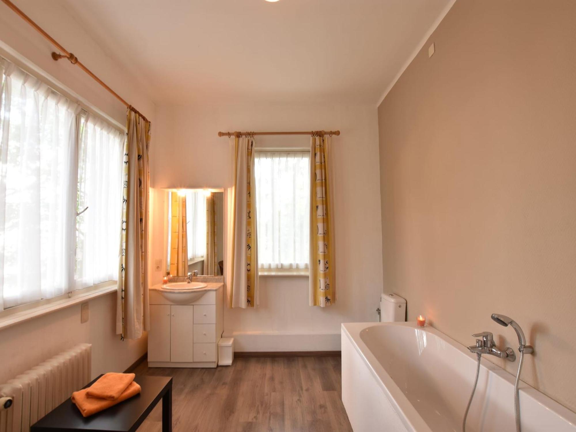 Former Hotel In The Centre And At 50 Metres From The Beach In Panne De Panne Exterior foto
